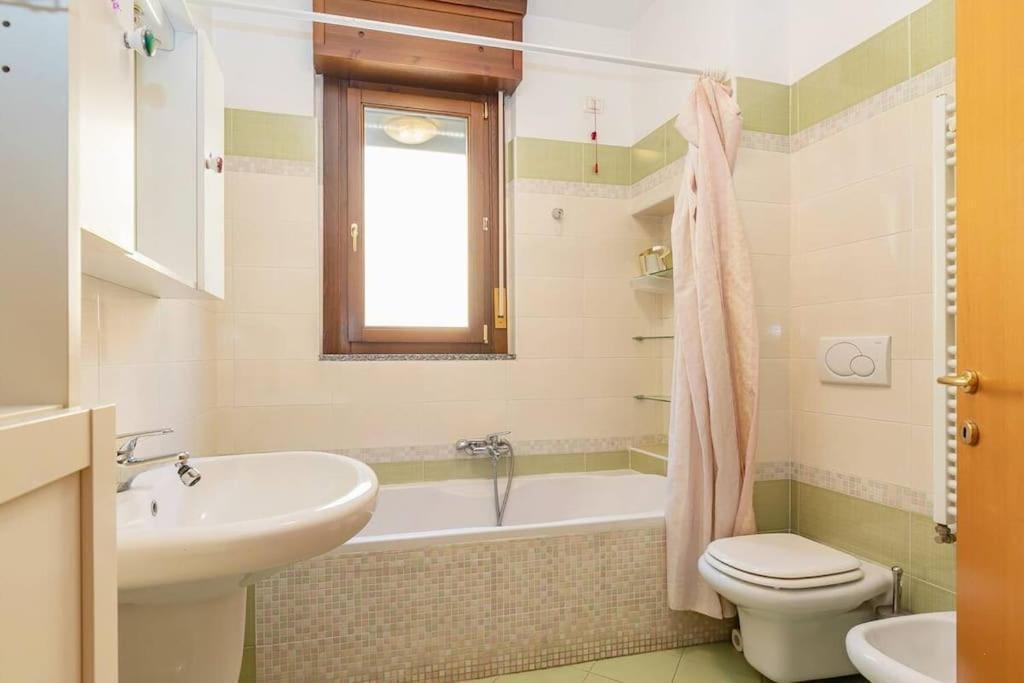 Elegante A 500 Mt Da M4 Con Wifi E Ac Appartamento Milano